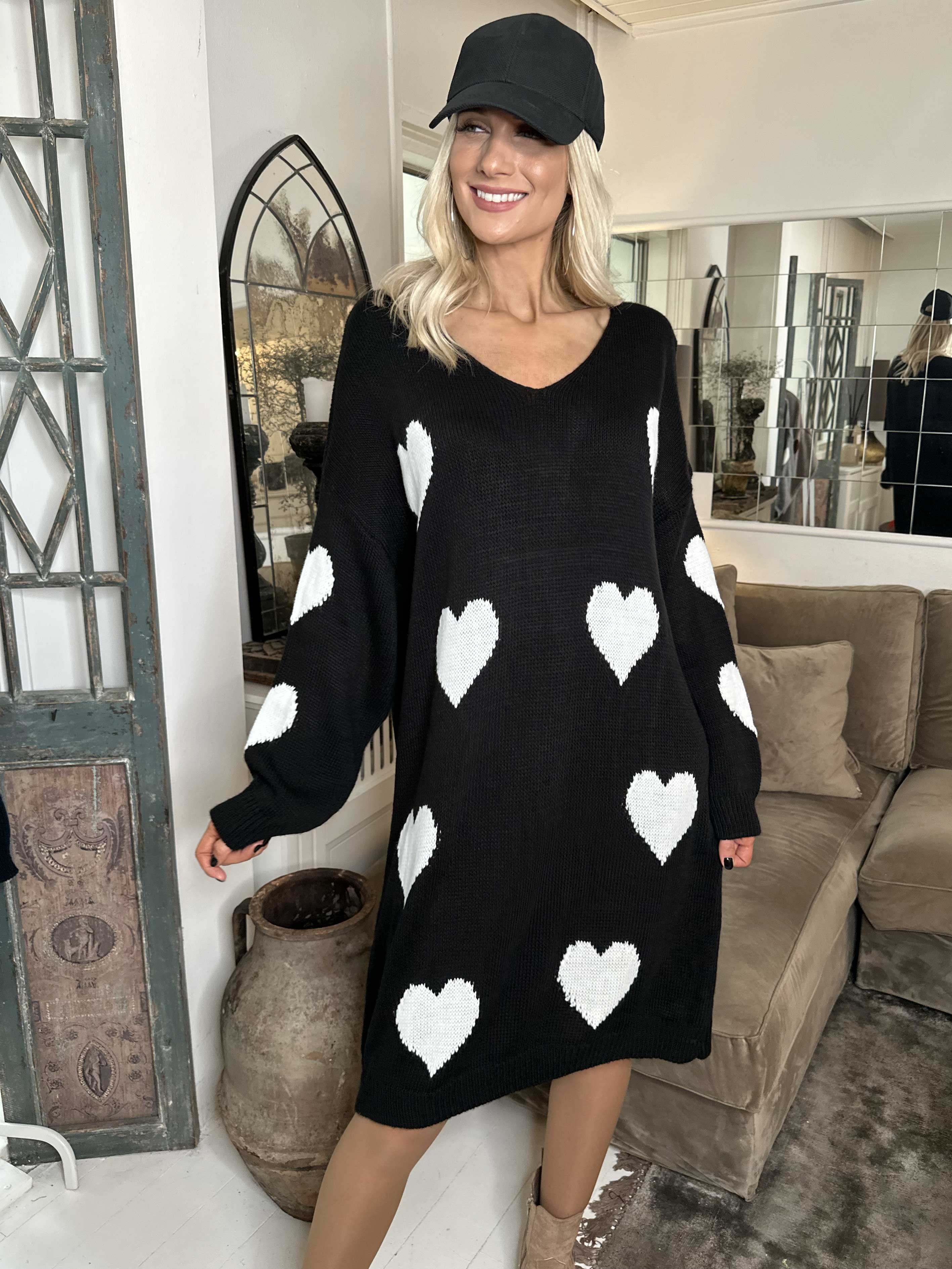 Lela - Strikkjole med hjerter